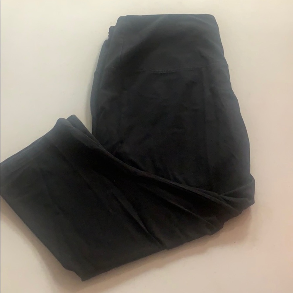 Black athletic capris